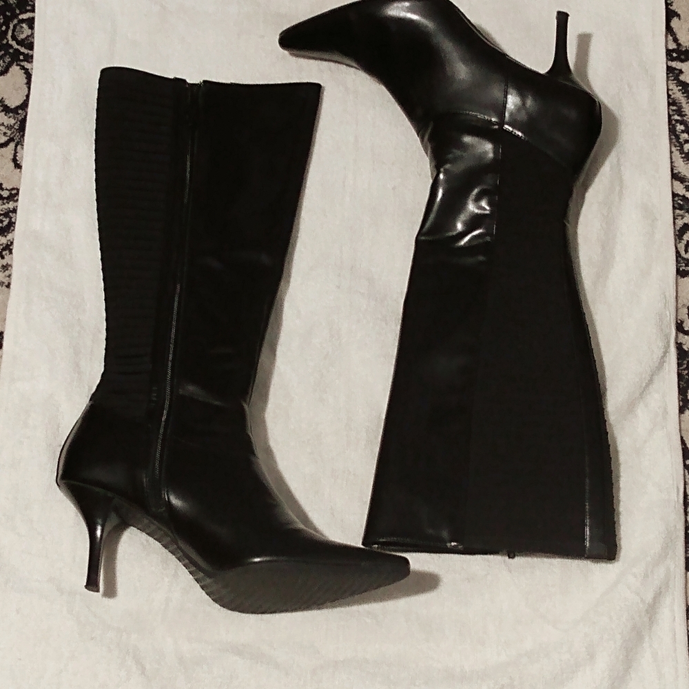 Woman black leather and linen heels